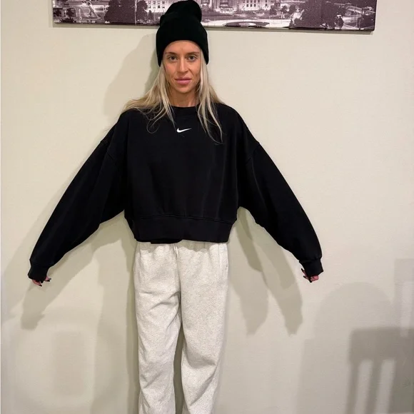 Nike Black Cropped Pullover - Picture 1 of 4